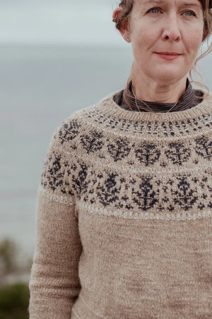 The Island and the Forest: a Knitted Correspondence