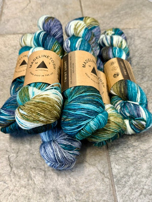 Madelinetosh Twist Light – Hue of the Moment