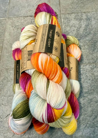 Madelinetosh Twist Light – Hue of the Moment